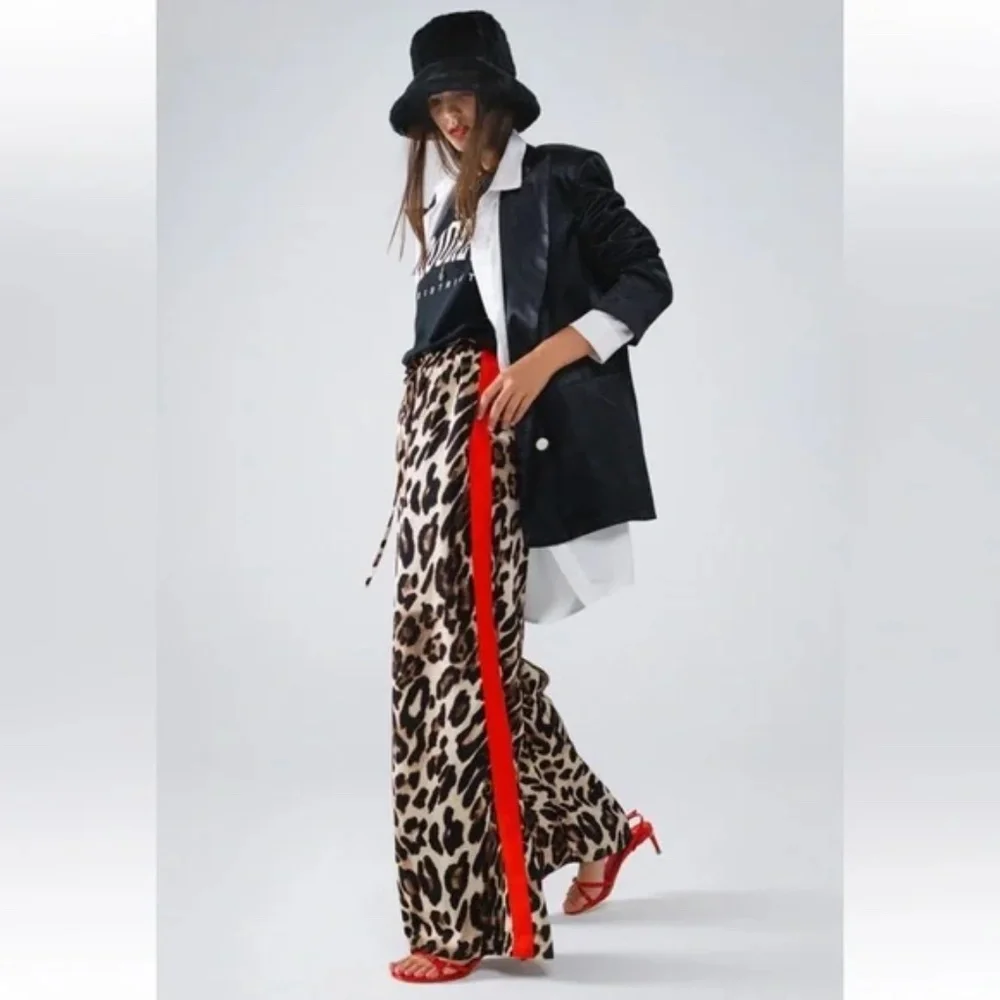 Plus Classic Leopard print Wide Leg Pants - Picture 4 of 7